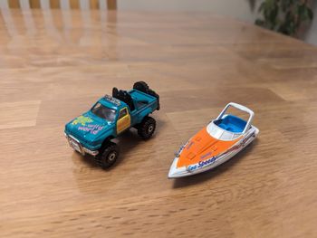 Lot 122 de 2 petites voitures