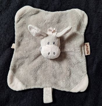 DOUDOU PLAT ANE CAPPUCCINO ATTACHE-TETINE ** NATTOU