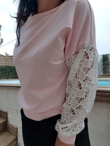 Sweat rose manches crochet et perles