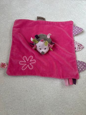 Doudou plat rose Nattou hérisson