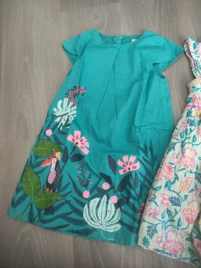 Lot de deux robes du pareil au même en très bon état taille 5 ans très peu porté - photo numéro 2