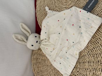 Doudou plat Lapin lange blanc étoiles colorées ORCHESTRA