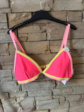 Haut de maillot de bain taille 42 neuf