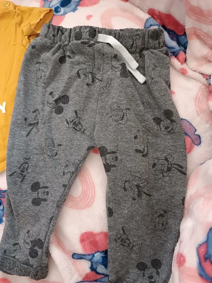 Ensemble Disney taille 12 mois - photo numéro 2