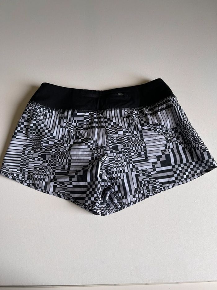 Short neuf & étiquetté Nike running Dri Fit motif damier psychédélique - photo numéro 2