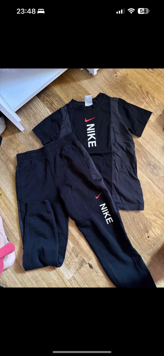 Ensemble Nike