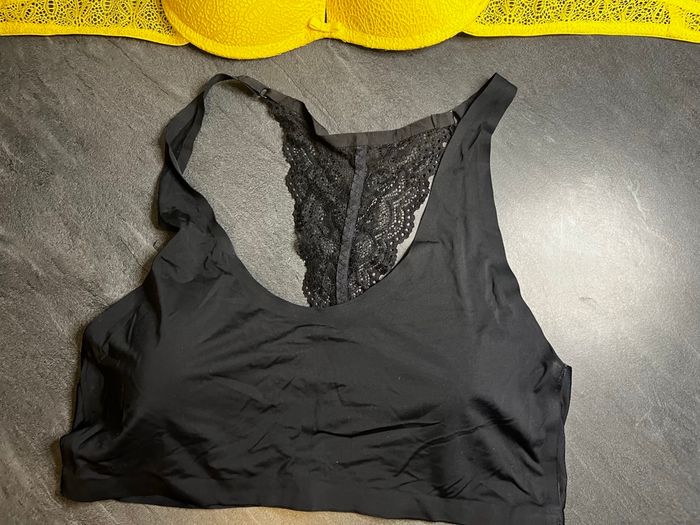 Brassière noire dentelle & soutien-gorge jaune – Taille M / 90B - photo numéro 4
