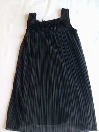 Robe noire a encolure fleurs de taille 8ans et Gémo