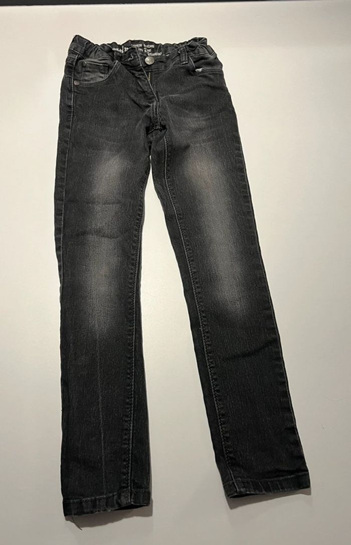 Pantalon noir en 8-9 ans