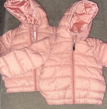 2  doudounes fines 9-12 mois