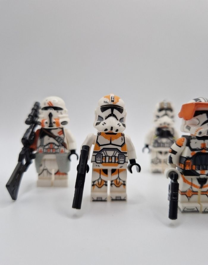 Figurines type lego Commandant Clone Cody + 5 clones de la 212ème star wars - photo numéro 4