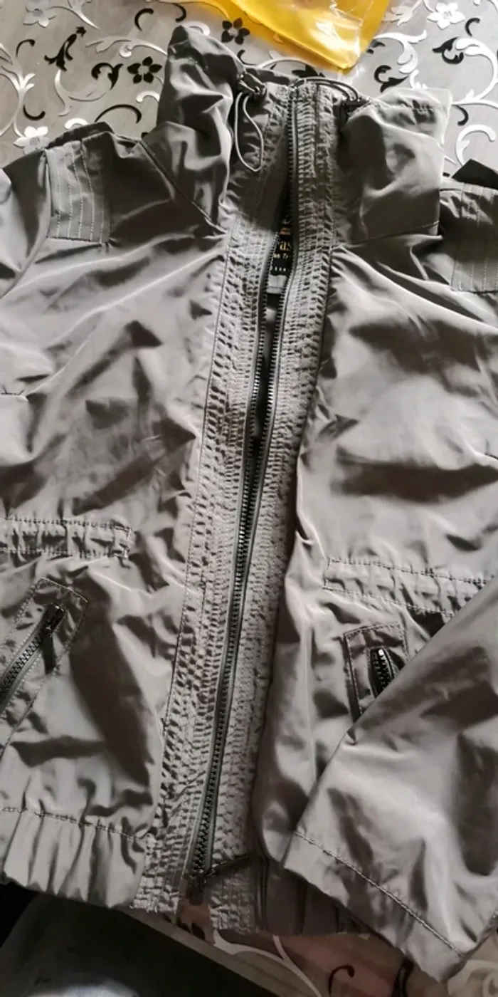 Veste légère façon kway taille L - photo numéro 3