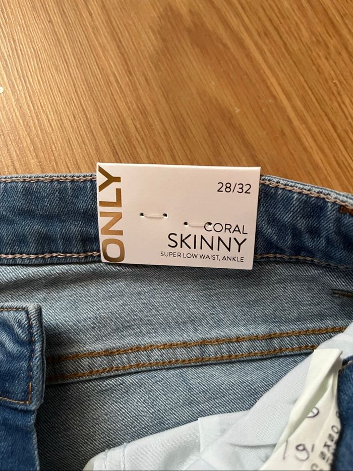 Jean taille basse destroy bleu clair Only T28/32 neuf 👖 - photo numéro 4