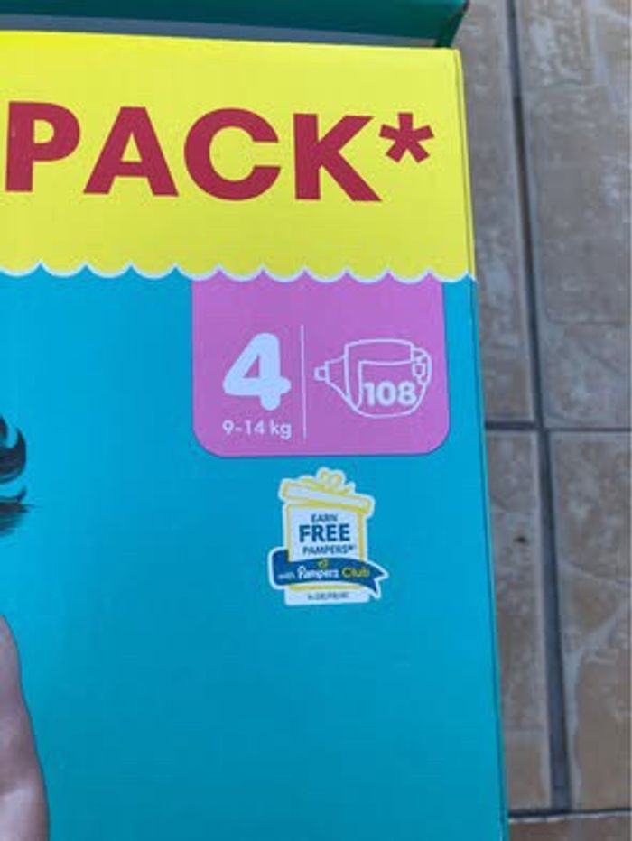 LOT DE 216 COUCHES PAMPERS BABY DRY TAILLE 4 NEUFS DANS L'EMBALLAGE - photo numéro 2