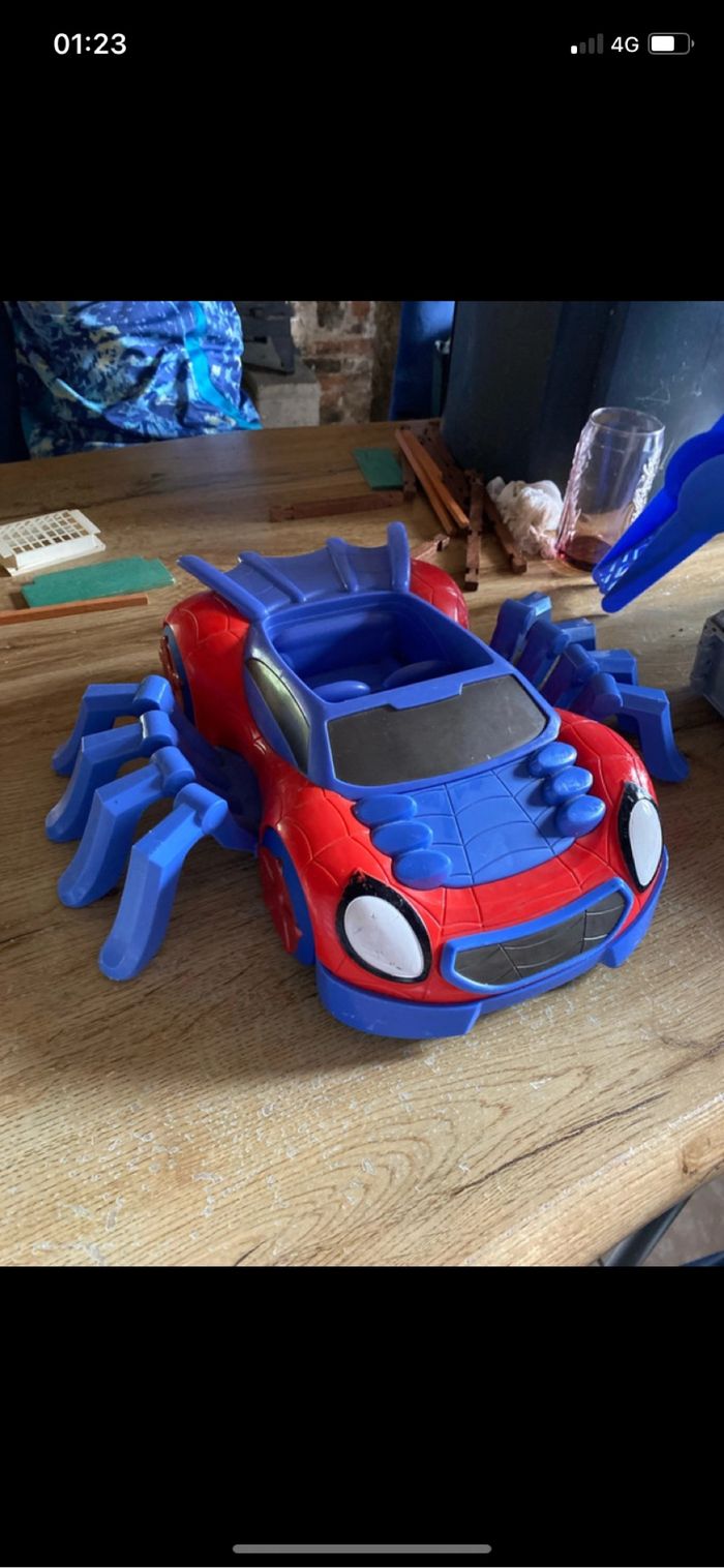 Voiture araignée Spiderman