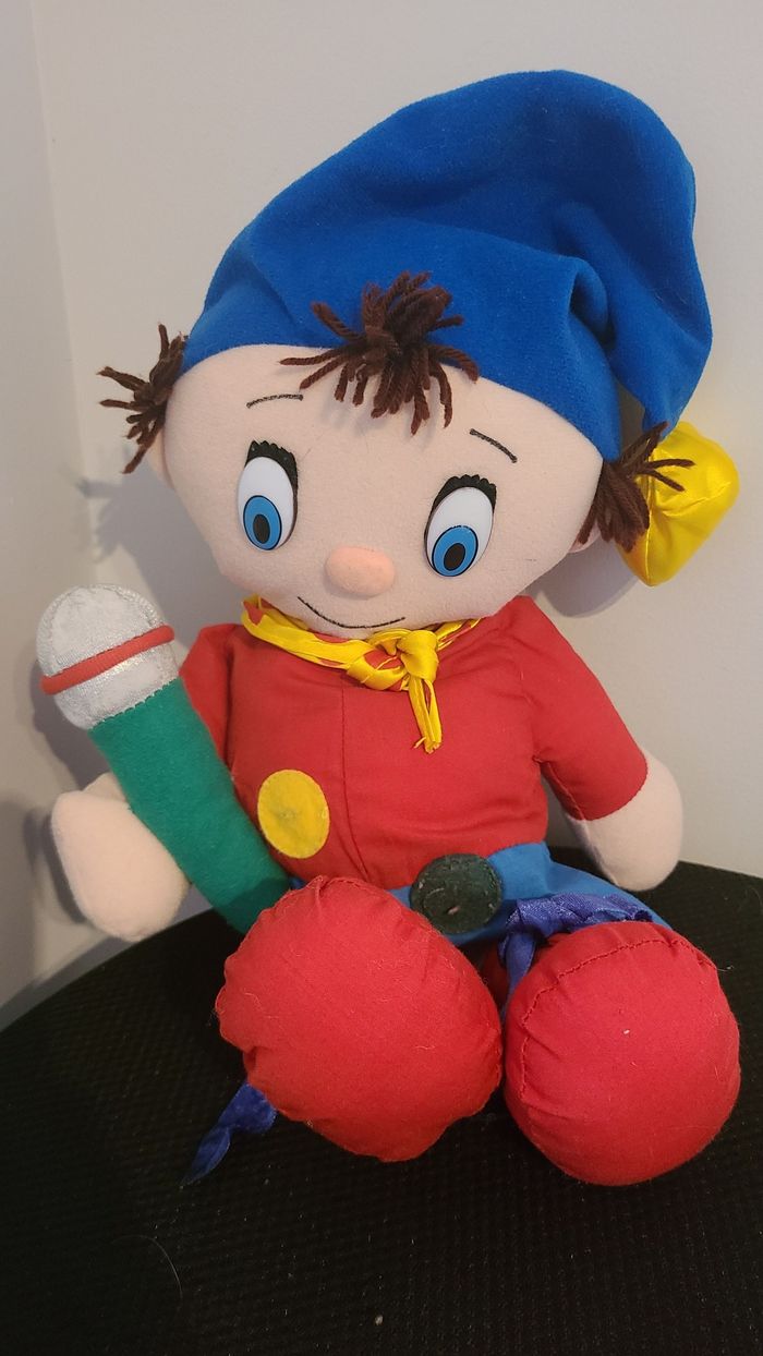 Personnage « OUI OUI » en chiffon 35cm Année 1994 son grelot est bien là