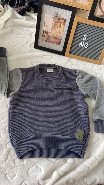 Pull 5 ans qui taille plutôt 4