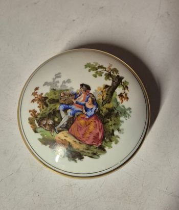 Bonbonnière / sucrier en porcelaine de limoges blanche avec dorure