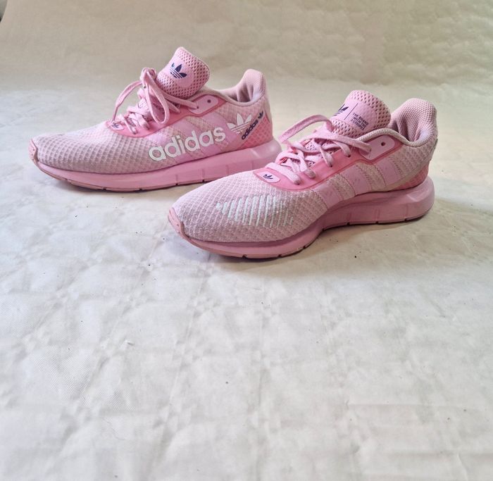 Basket  , sneakers  , femme  , Adidas ,  modèle Swift Run  Pink / Rose , taille  41 - photo numéro 2