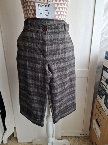 Short, long, marron à fil doré, taille standard,forme régular, longueur 58cm, en très très bon état