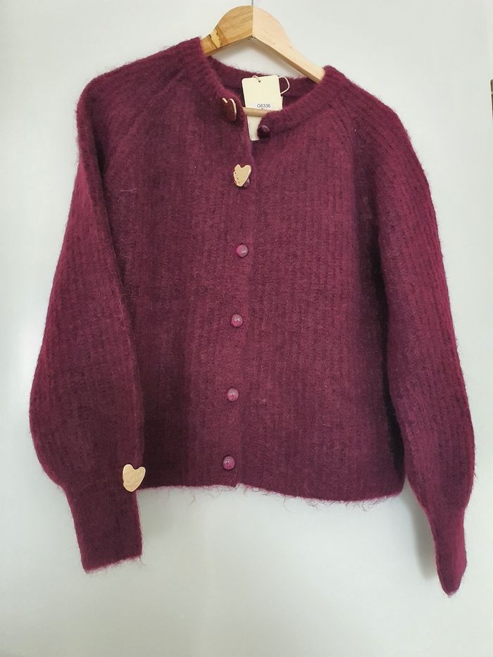 Pull cardigan laine broche dorée - photo numéro 3