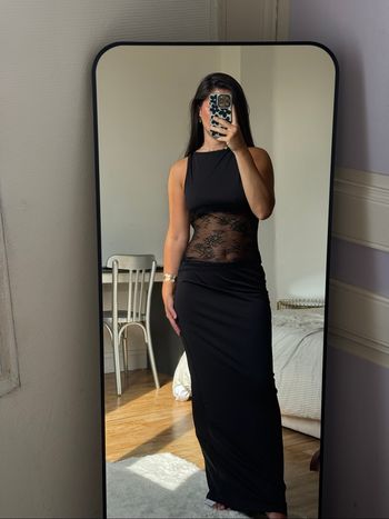 Robe noire longue dos nu avec dentelle – Élégante & sexy
