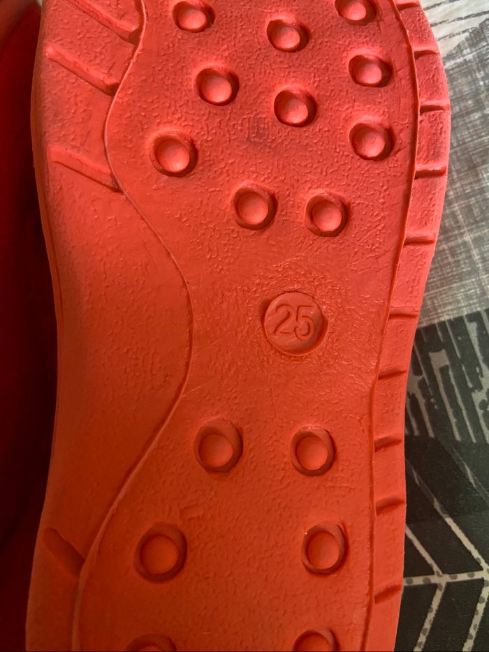 Chaussons rouge chien tissaia pointure 25 - photo numéro 3
