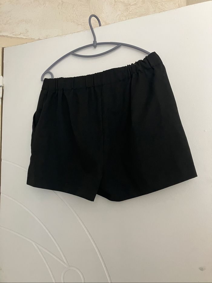 Short noir