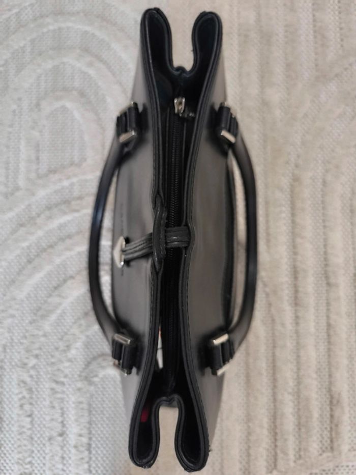 Sac a main cuir noir et rouge Lancaster bon état - photo numéro 7