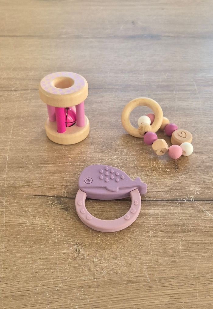 Lot hochets bois et silicone