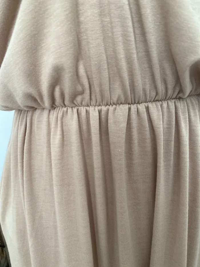 Robe longue beige à fente et taille élastique - photo numéro 3