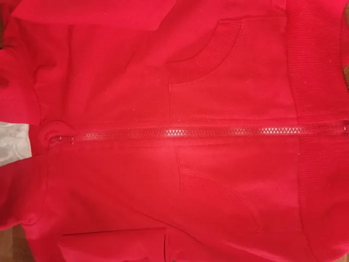 Ensemble veste rouge zip et tee shirt disney Marie. - photo numéro 7