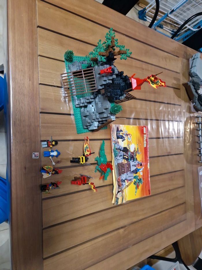 Lego 6076, la grotte du dragon, avec personnages et notice