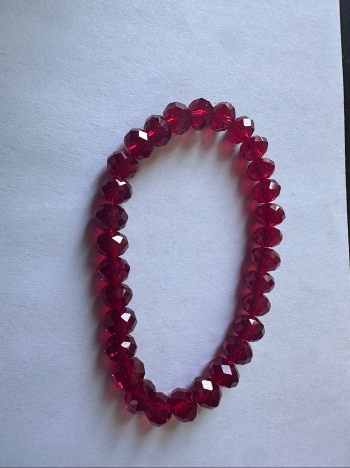 Bracelet rouge - photo numéro 2
