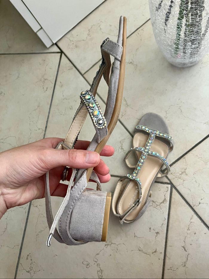 Chaussures à petits talons avec strass T.40 - photo numéro 9
