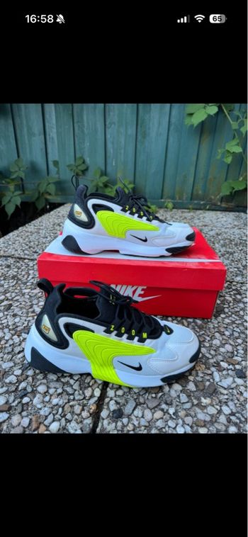 Basket zoom noire et jaune