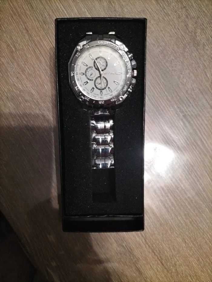 Montre neuve - photo numéro 2