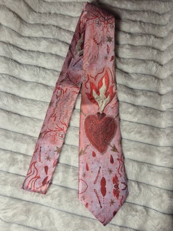 Cravate sacré cœur rose