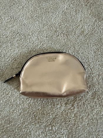 Petite pochette victoria’secret doré 