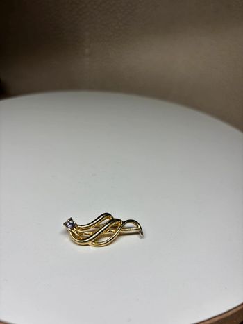 Petit broche avec pierre