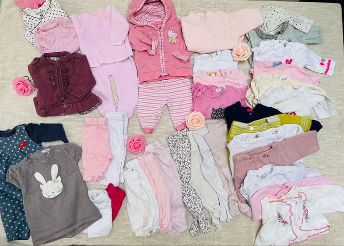 Carton Lot vêtements bébé fille 1mois