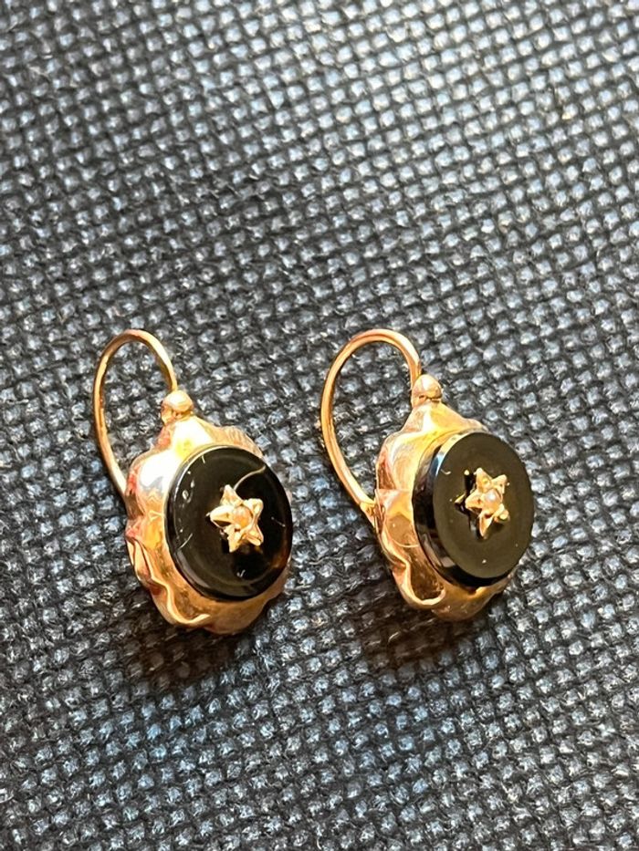 Belle paire de boucles d’oreilles «dormeuses » en or 18 carats avec pierre noire femme TBE - photo numéro 2