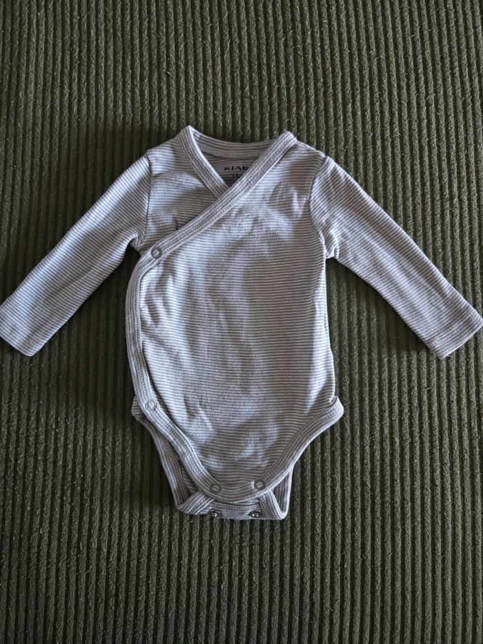 Lot vêtements 1 mois kiabi - photo numéro 8