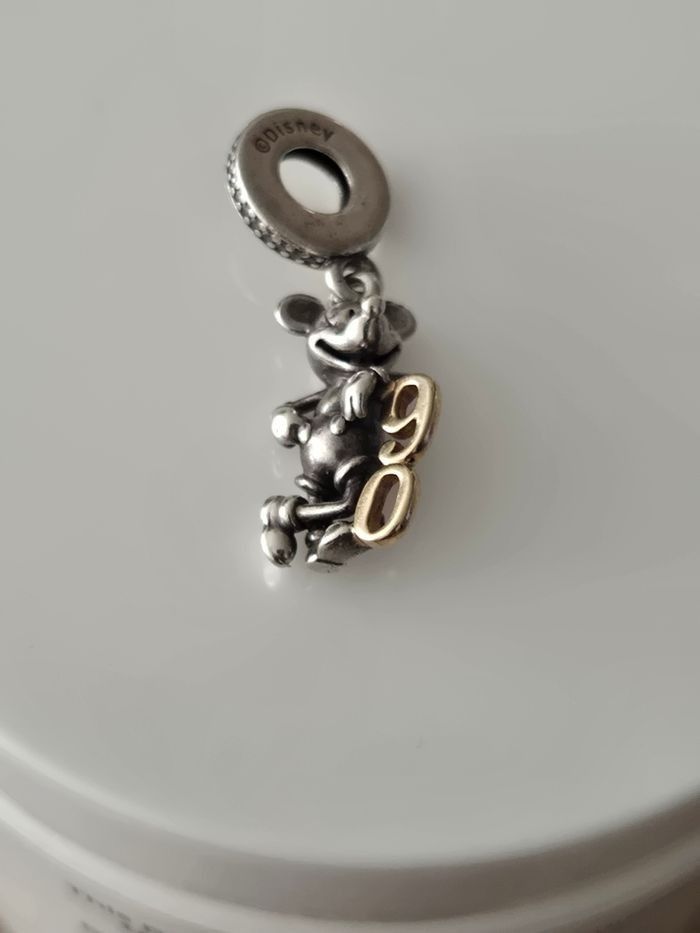 Charm mickey 90 ans Pandora - photo numéro 2