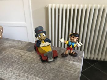 Figurine pinocchio et jiminy criquet