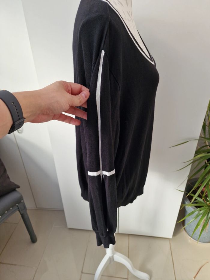 Haut Leger Noir Avec Bandes Blanches Bras Dénudés - photo numéro 7