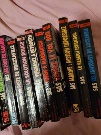 Livres de poche SAS (5 photos)