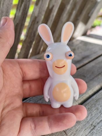 Figurine lapin crétin