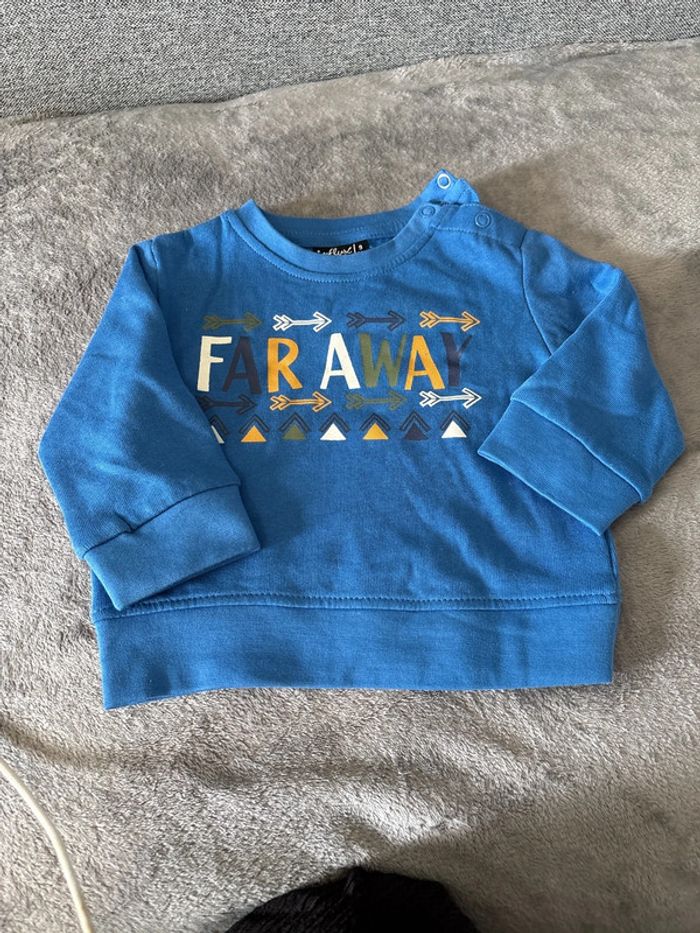 Pull bleu