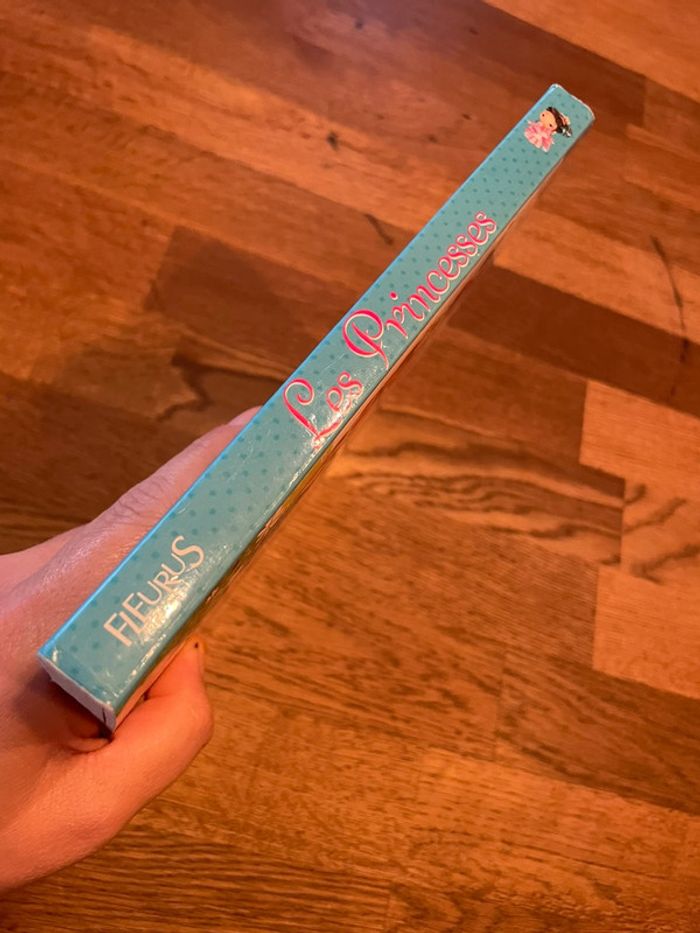 Livre Joue et découvre Les princesses - photo numéro 2